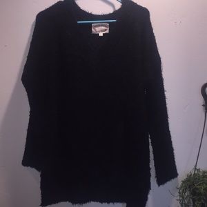 NEW WITH TAGS black vneck fuzzy sweater